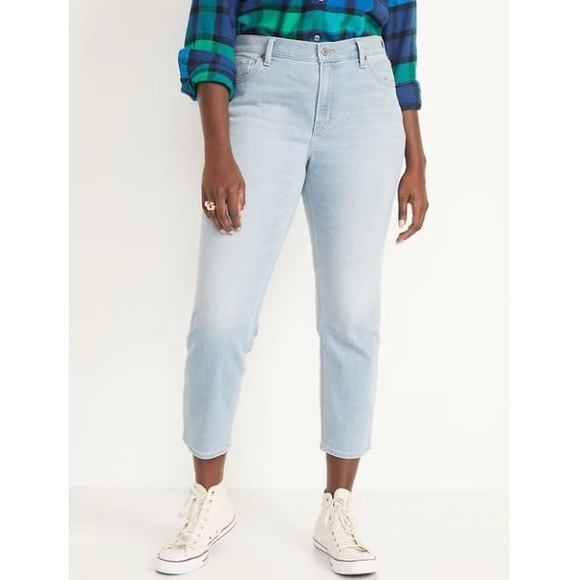 Old Navy Denim - Old Navy Mid-Rise Boyfriend Jeans with built in warm👖